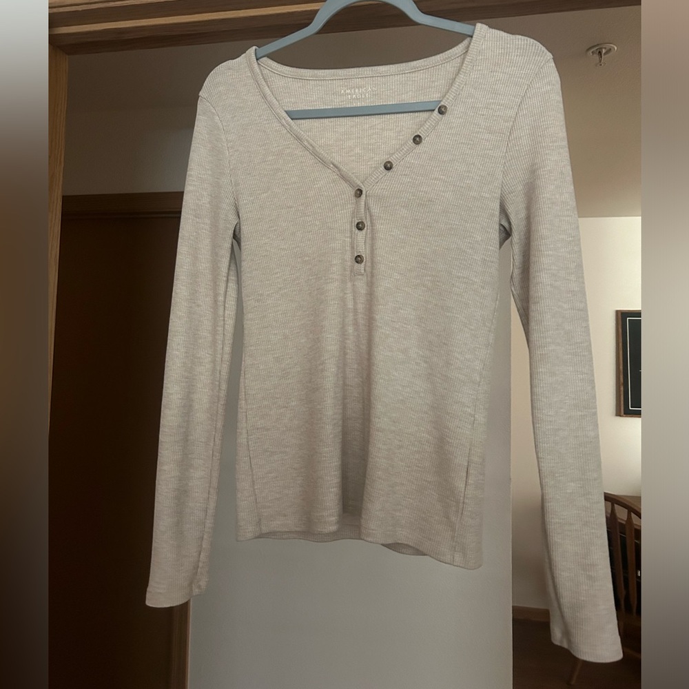 American Eagle Long Sleeve Henley
Size medium 
Cream/beige
